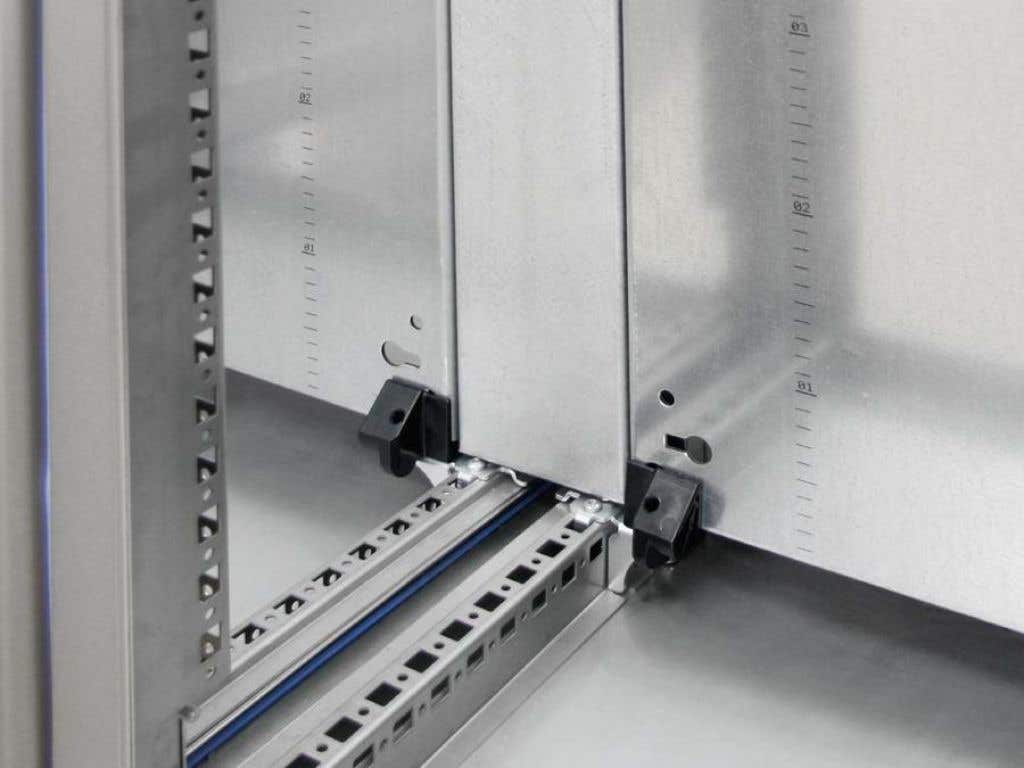 Mounting plate infill for HD system enclosure